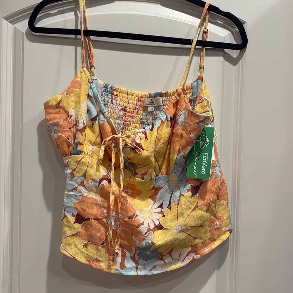 Floral tank, size L.
